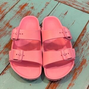 NWOT Birkenstock Kids Bright Pink Sandals size 28